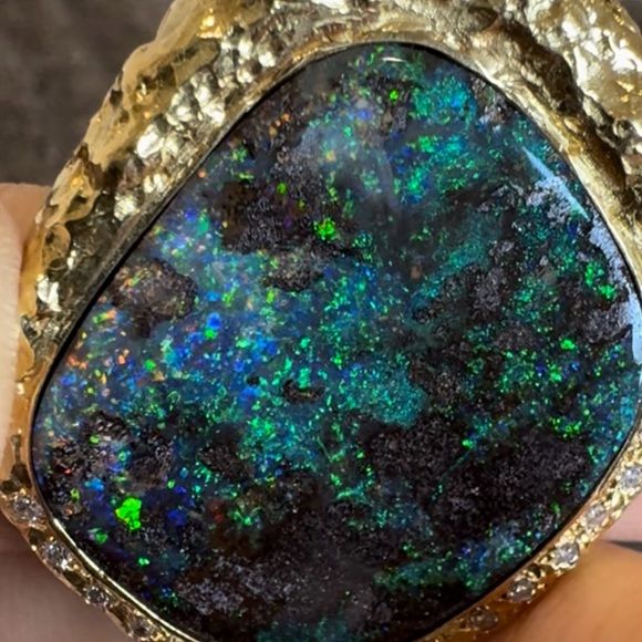 Pristine condition 24.38ct Australian boulder Opal with diamonds, 18K YG - Picture 11 of 16